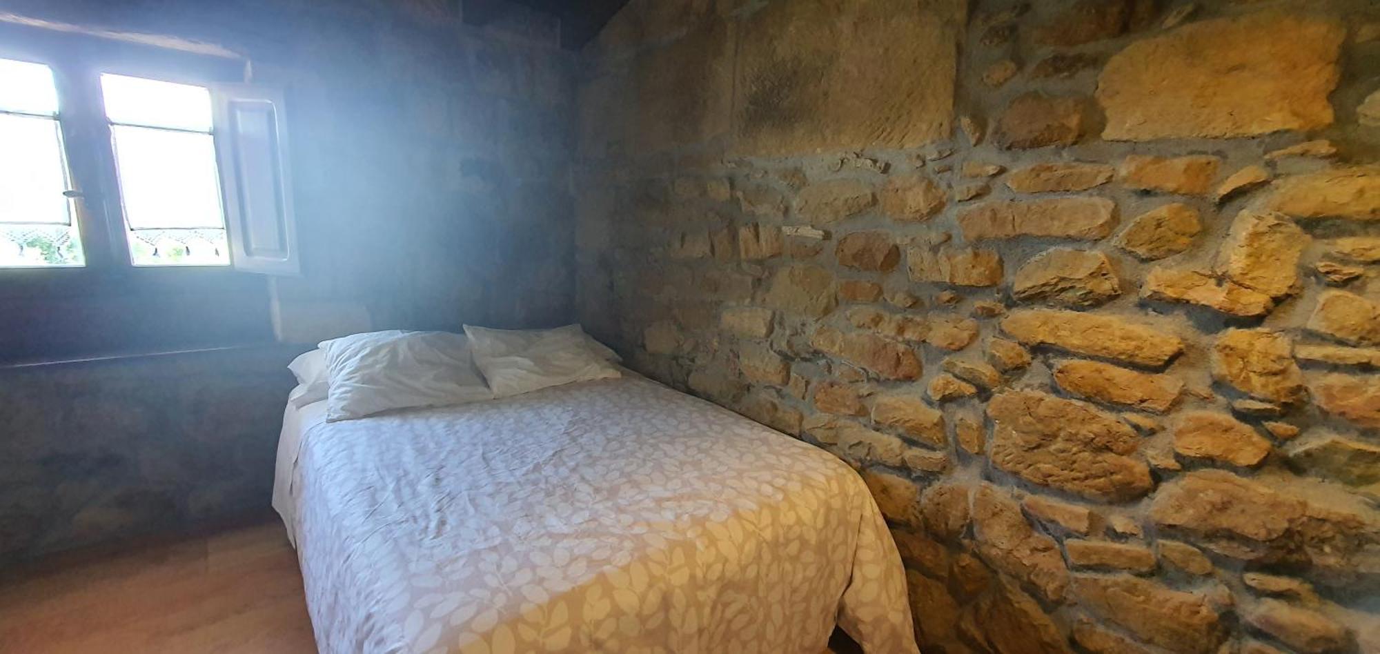Fuente De Gueelo Pension San Bartolomé de Meruelo Buitenkant foto