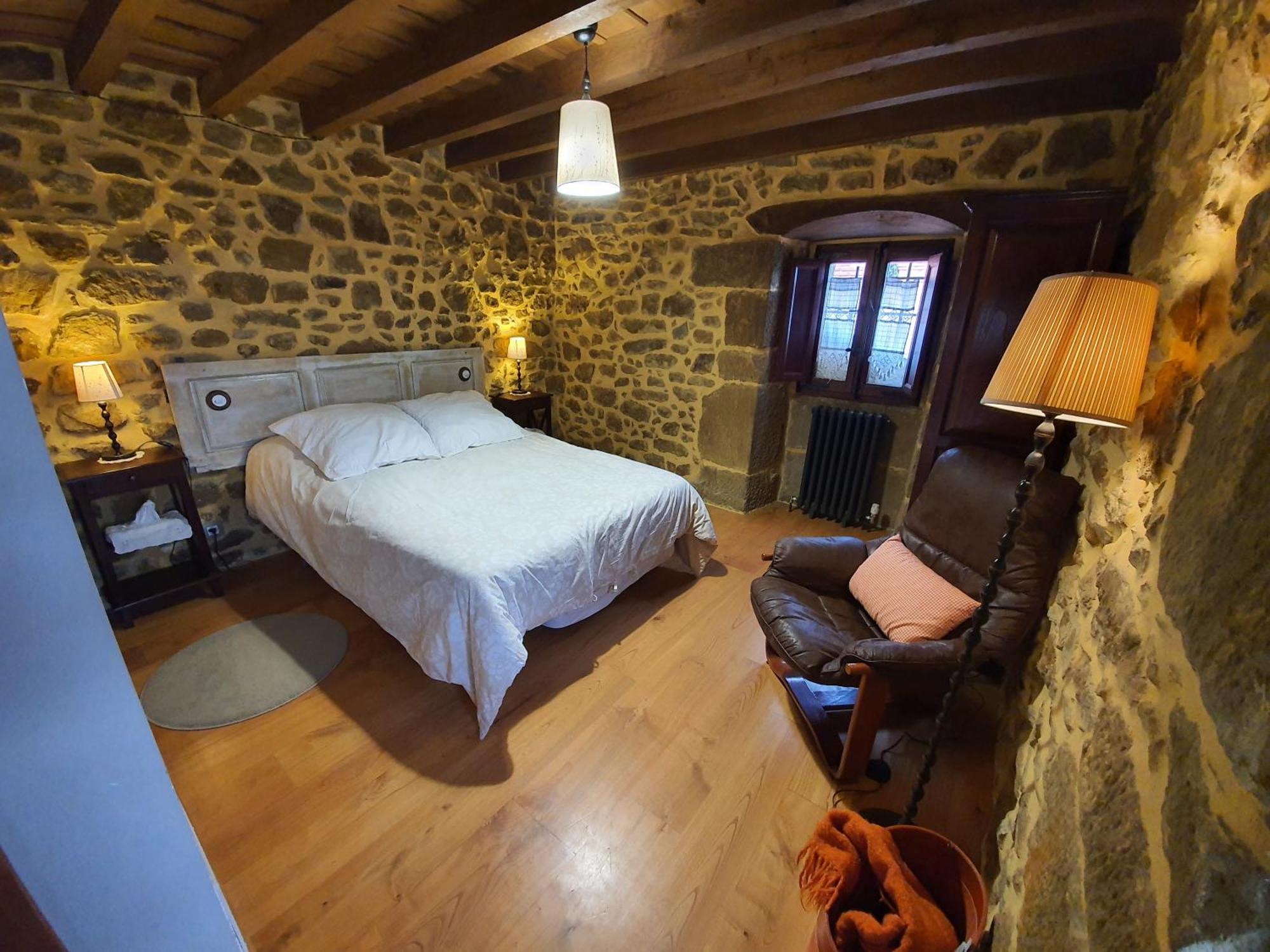 Fuente De Gueelo Pension San Bartolomé de Meruelo Buitenkant foto