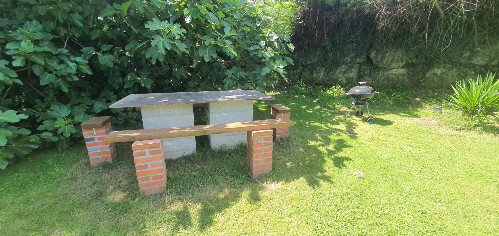 Fuente De Gueelo Pension San Bartolomé de Meruelo Buitenkant foto