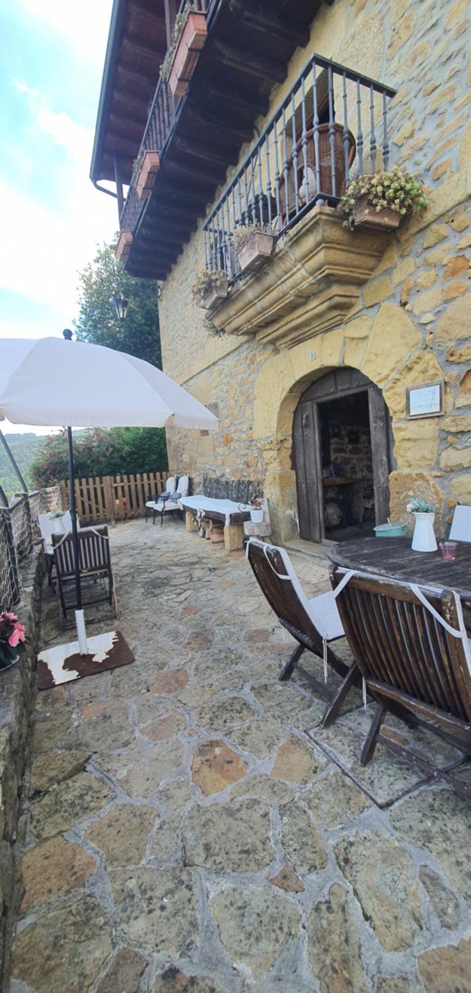 Fuente De Gueelo Pension San Bartolomé de Meruelo Buitenkant foto